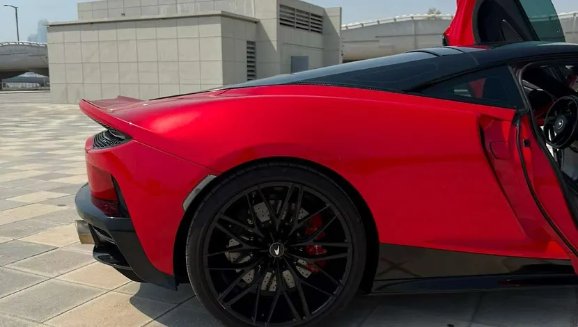 McLaren GT